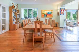 Greenhill Cottage Sea Views with Thatched Charm