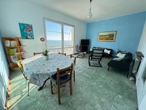 Vintage Ocean View with Fast WI-FI and Elevator to Town