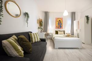 Timeless 2 Bedroom Apartment - Haven in the Historic Heart