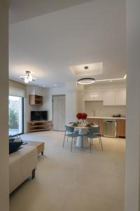 Mouratti New Luxury Garden Apartment