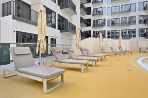 Modern-Cozy Studio in Azizi Beach Oasis