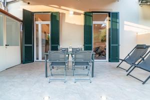 Elegant Apartment with Private Garden