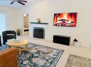 Premier 3BR Retreat - CVNP, Blossom & Boston Hills