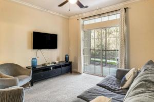 Resort-Style Retreat with Private Patio in Davenport