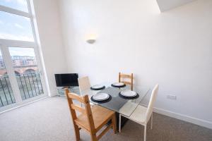 Irwell Suite - 3BR - 3 Beds - Sleeps 6 - Riverview