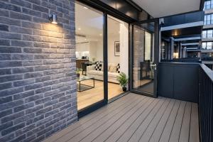 Promo rate - 2BDR flat with Balcony near Bloomsbury, Kings Cross, Clerkenwell by Staylio London