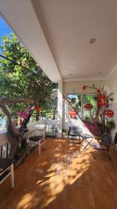 Le Condor House and Café