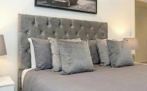 Modern Two Bedroom Apartment Greenwich London