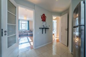 Large and Charming Apartment Downtown