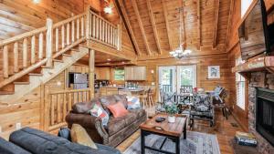 Summit View Way by AvantStay Resort Cabin w Hot Tub Pool Table Deck Views