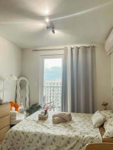 Condo at 16th Floor Free Pool Access with Private Balcony
