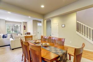 Gateway to Greater Seattle! Spacious, Modern Home