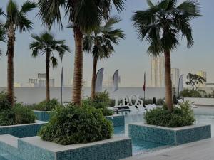 Skyline Park View 1BR Bright & Modern JVC by Crescent Key