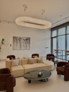 Skyline Park View 1BR Bright & Modern JVC by Crescent Key