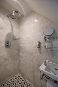 The Bottle & Glass Inn - Deluxe Room - Room 3