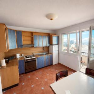 Above the City, walk everywhere - 2BR, 2 Baths