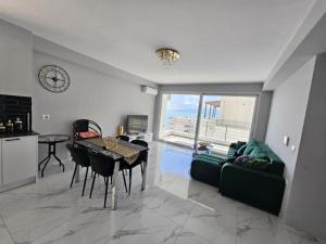 Amazing Sea View Apartment