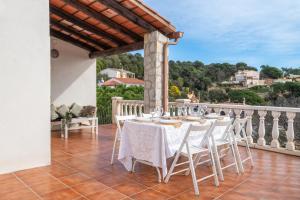 2 homes, pool and beautiful ocean view!