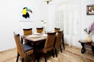 Relax in this stylish 2 bedroom 1 bathroom apartment