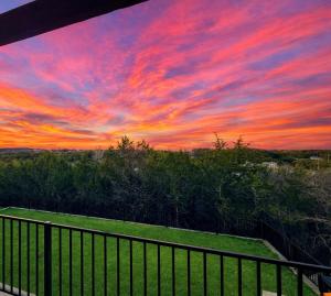 NEW Stunning Views & Lake Access Villa