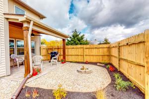 Indy Home with Dog-Friendly Yard! 9 Mi to Dtwn