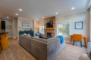 Heavens Gate LS48 Ski Retreat Hot Tub & Views