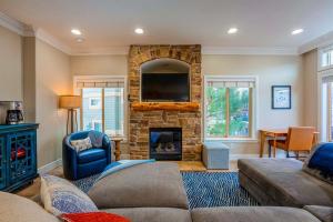 Heavens Gate LS48 Ski Retreat Hot Tub & Views