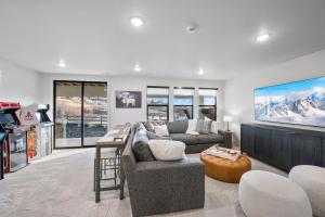 Deer Valley Modern 5br5ba Sleeps 16 HotTub-Views