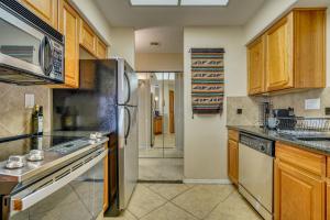 3 Mi to Sabino Canyon! Snowbird Escape with Pool