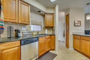 3 Mi to Sabino Canyon! Snowbird Escape with Pool