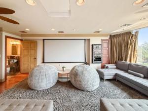 Apartmint - Grand Queen Village Retreat in Philladelphia