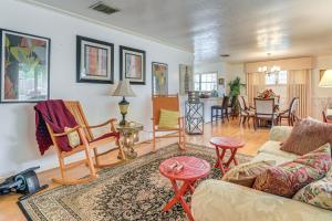 Shop, Dine and Explore Home 3 Mi to NRG Stadium