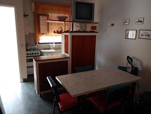 Casa en San Bernardo a 5 cuadras del mar a 5 cuadras del centro cochera para 2 autos aire en toda la casa y muy buen WIFI