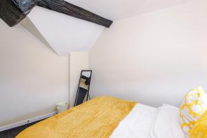 Charming Grade II Listed Apartment, Sleeps 4 in Shropshire