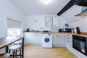 Charming Grade II Listed Apartment, Sleeps 4 in Shropshire