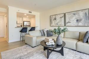 Balcony and Community Perks Modern Atlanta Condo!