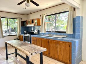 Casa Fabis en Playa Junquillal, Playa a 600m