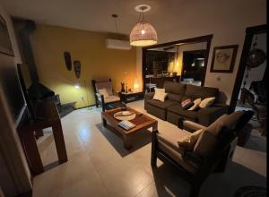 Casa à beira da Lagoa com píer flutuante com 3 quartos e estúdio independente