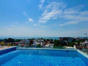 2BR Condo with Ocean View near beach