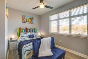 Surfboard-Themed Huddleston Studio with Beach Access