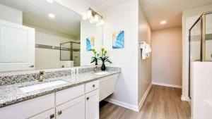 Vista Cay Resort Near Parks Convention Center