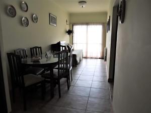 Departamento de 3 Ambientes a 5 cuadras del mar para hasta 8 personas WIFI potente Cochera Aire Acondicionado