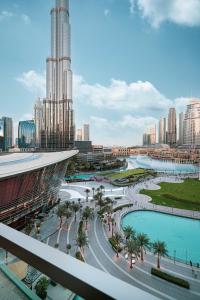INCREDIBLE BURJ KHALIFA & DUBAI FOUNTAIN Views - 2 BR Luxury Apartment - Sanctuary Stays