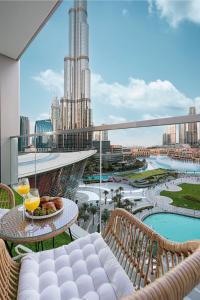 INCREDIBLE BURJ KHALIFA & DUBAI FOUNTAIN Views - 2 BR Luxury Apartment - Sanctuary Stays
