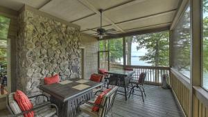 Family Lake House Retreat by AvantStay