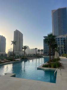 Elegant Dubai Stay Pool, Gym, Padel & Concierge