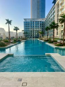 Elegant Dubai Stay Pool, Gym, Padel & Concierge