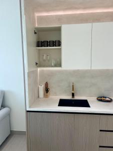 Elegant Dubai Stay Pool, Gym, Padel & Concierge