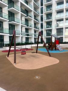 Elegant Dubai Stay Pool, Gym, Padel & Concierge