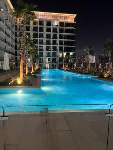 Elegant Dubai Stay Pool, Gym, Padel & Concierge